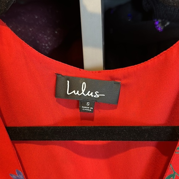 Lulus red/blue floral 3/4 sleeve elastic waistband front tie romper size S - Picture 2 of 3